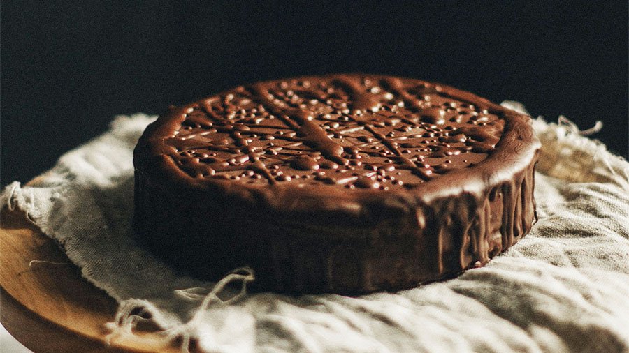 chocolate cake-dienes-williams-pexels-marta-dzedyshko-2067436 chocolate cake